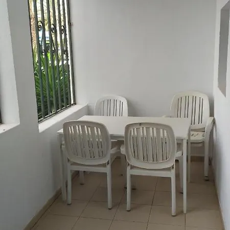 4-Bed Apartment In Costa Del Silencio *